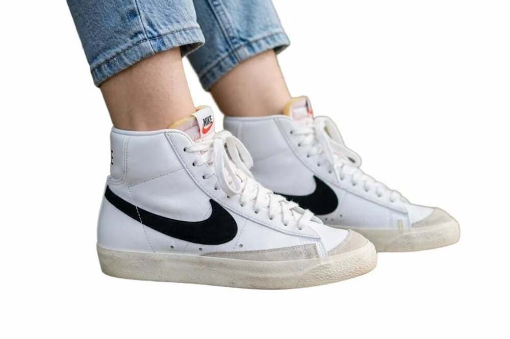Nike Blazer Mid '77 Vintage White Black Womens US 6.5 High Top Panda